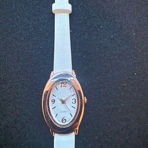 Quartz watch with Rose Gold Case and White Strap